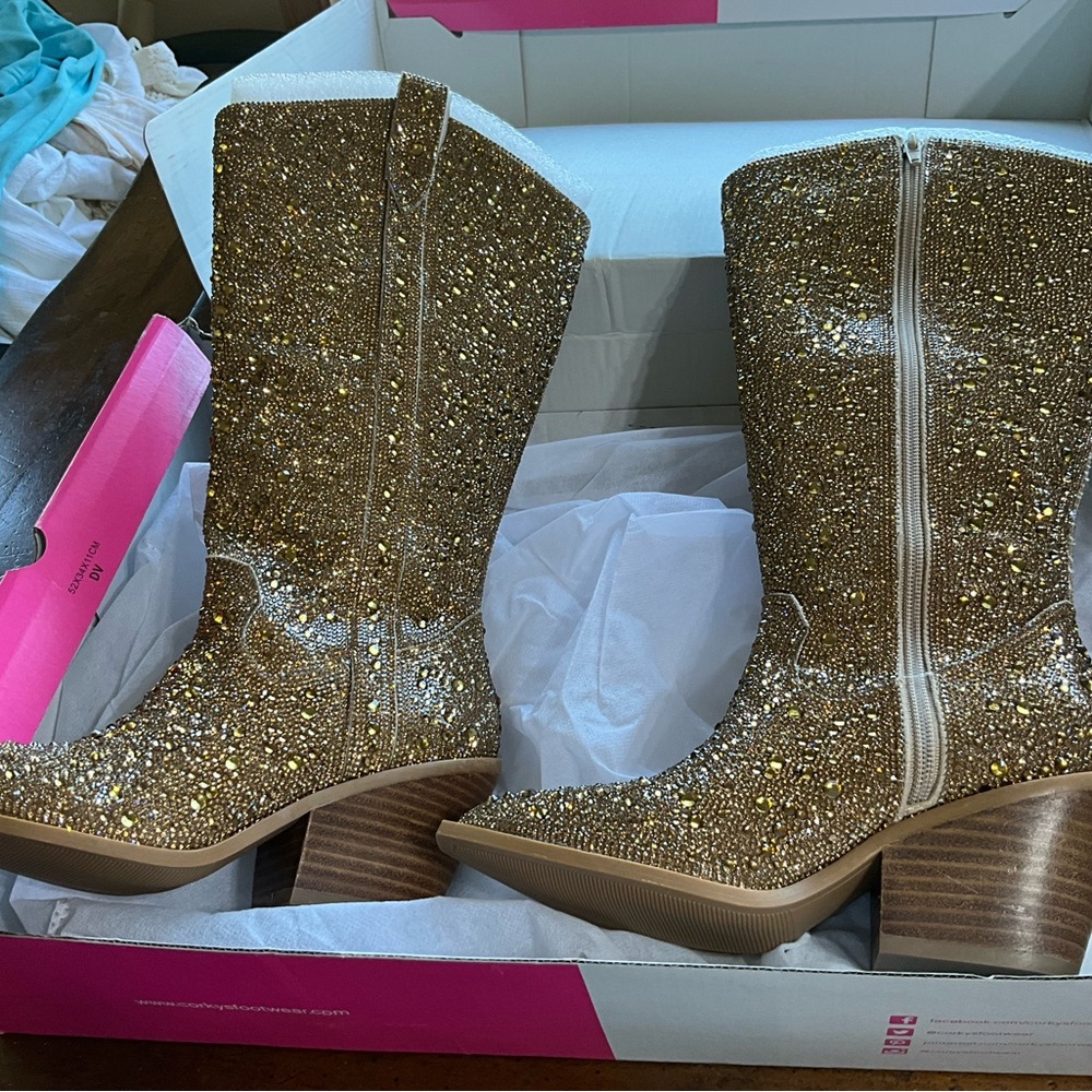 NIB hey girl, size 6 gold rhinestone boots